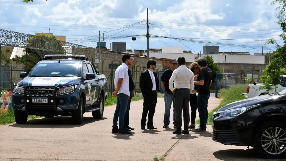 Receita Federal destina à UFU aproximadamente uma tonelada de roupas e mil pares de tênis (Milton Santos)
