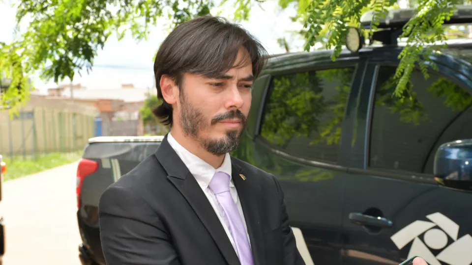 Receita Federal destina à UFU aproximadamente uma tonelada de roupas e mil pares de tênis (Milton Santos)