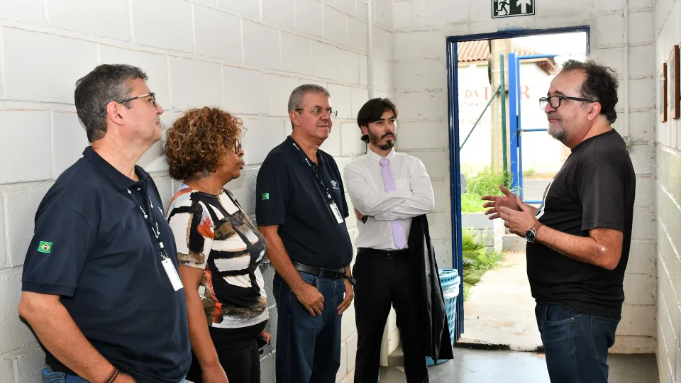 Receita Federal destina à UFU aproximadamente uma tonelada de roupas e mil pares de tênis (Milton Santos)
