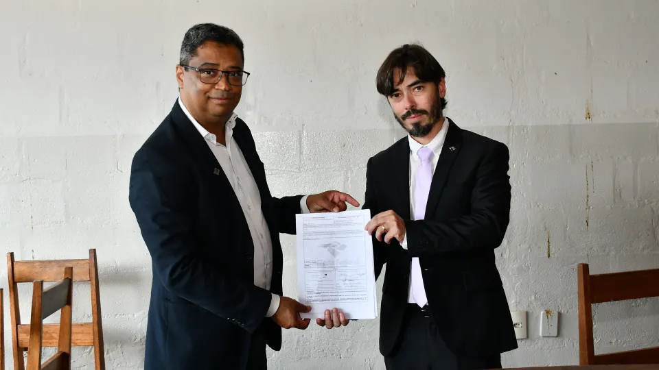 Receita Federal destina à UFU aproximadamente uma tonelada de roupas e mil pares de tênis (Milton Santos)