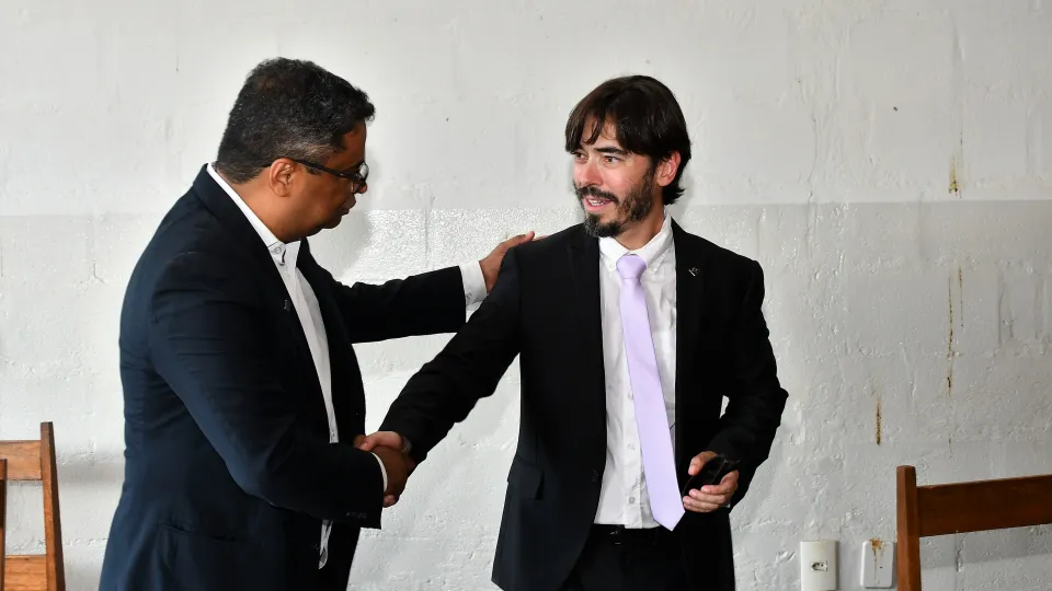 Receita Federal destina à UFU aproximadamente uma tonelada de roupas e mil pares de tênis (Milton Santos)