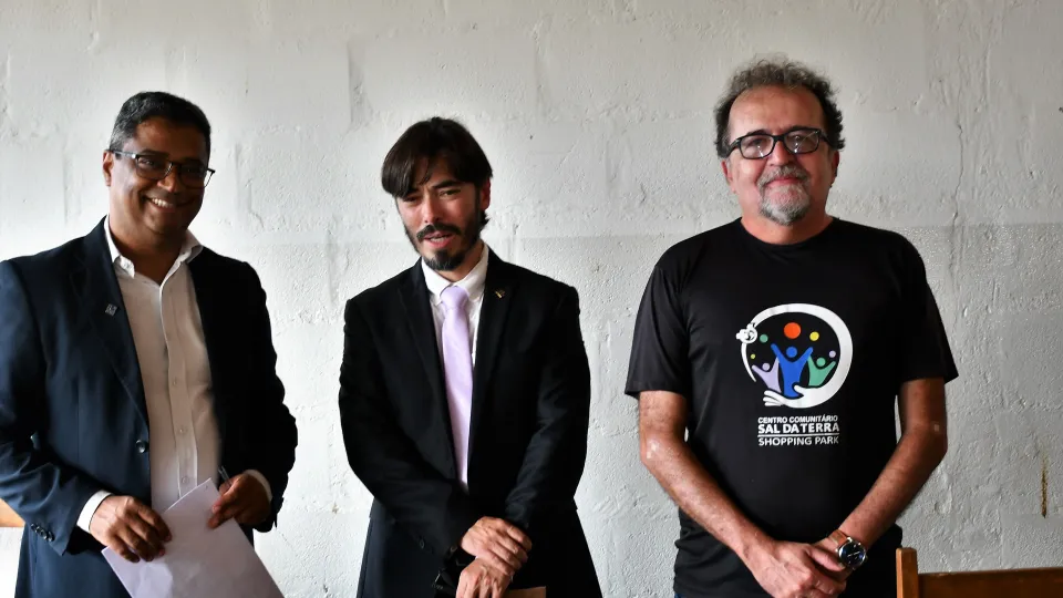 Receita Federal destina à UFU aproximadamente uma tonelada de roupas e mil pares de tênis (Milton Santos)