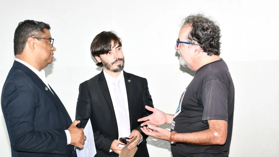 Receita Federal destina à UFU aproximadamente uma tonelada de roupas e mil pares de tênis (Milton Santos)