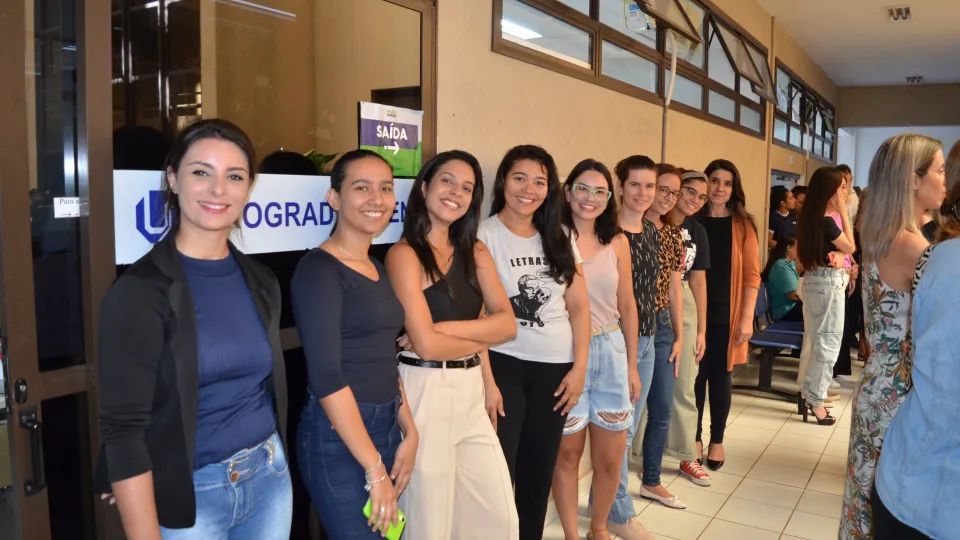 Café em homenagem ao dia das mulheres  (Milton Santos)