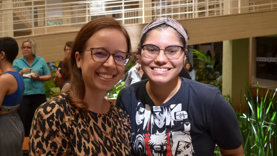 Café em homenagem ao dia das mulheres  (Milton Santos)