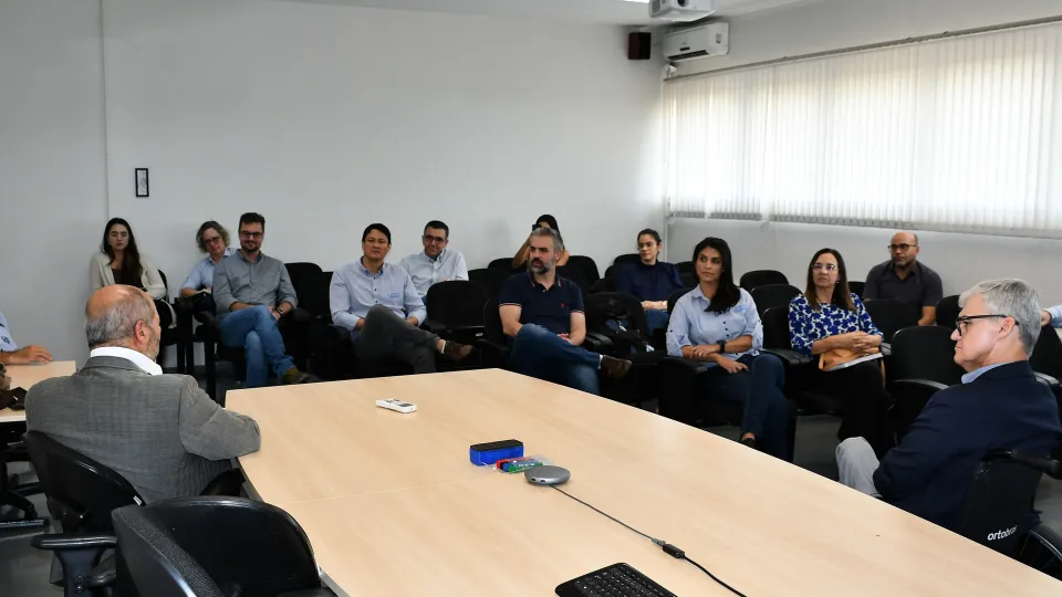 Presidente da Fapemig, Carlos Alberto Arruda de Oliveira, visita laboratórios da UFU  (Milton Santos)