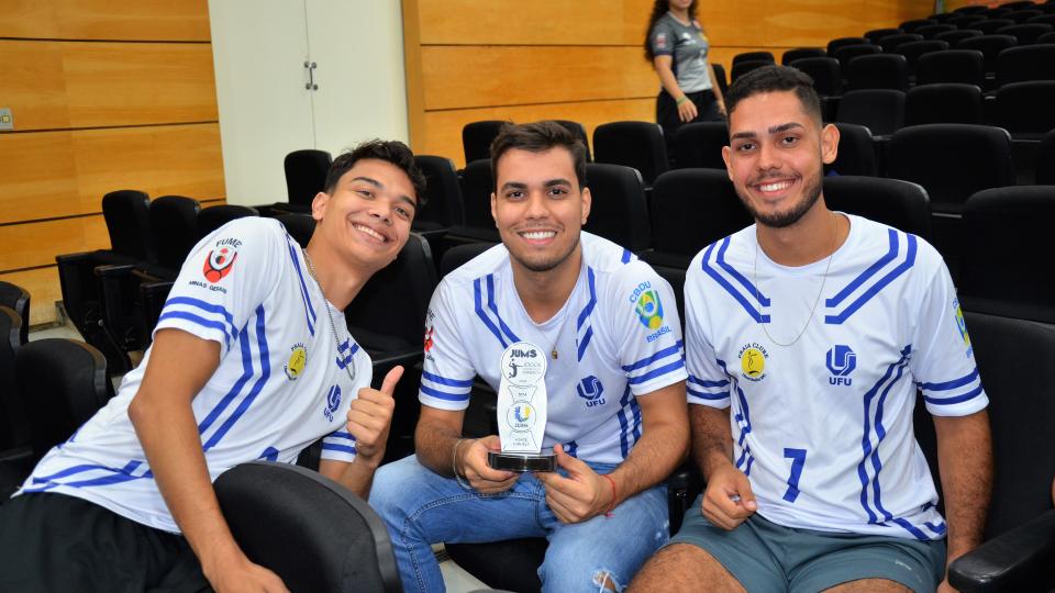 UFU homenageia estudantes da universidade pelos resultados no JUMs e JUBs (Fotos: Milton Santos)