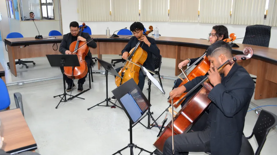 Homenagem aos servidores aposentados da UFU (Milton Santos)