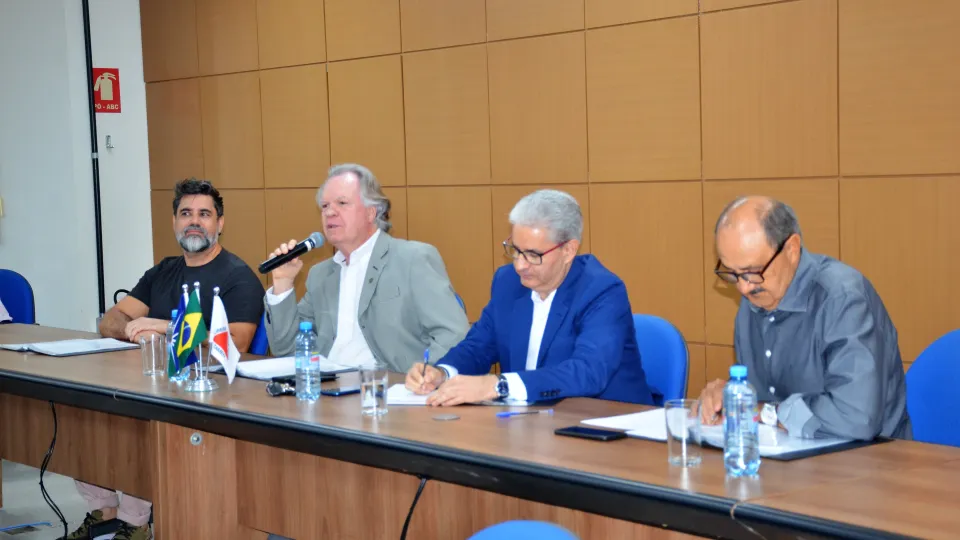 Homenagem aos servidores aposentados da UFU (Milton Santos)