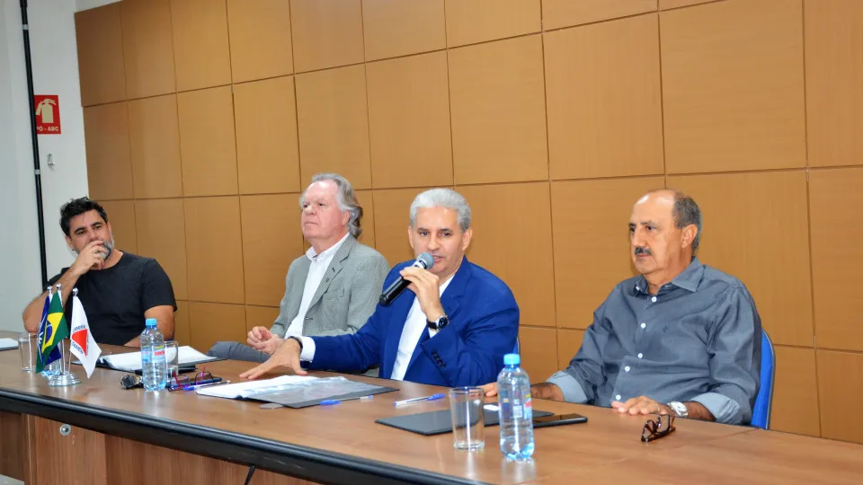 Homenagem aos servidores aposentados da UFU (Milton Santos)