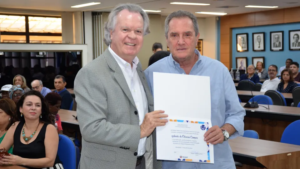 Homenagem aos servidores aposentados da UFU (Milton Santos)