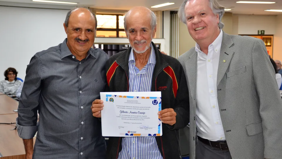 Homenagem aos servidores aposentados da UFU (Milton Santos)