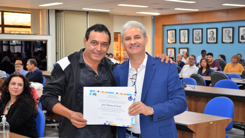 Homenagem aos servidores aposentados da UFU (Milton Santos)