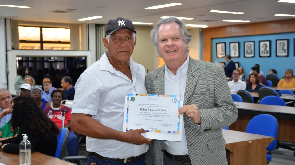 Homenagem aos servidores aposentados da UFU (Milton Santos)