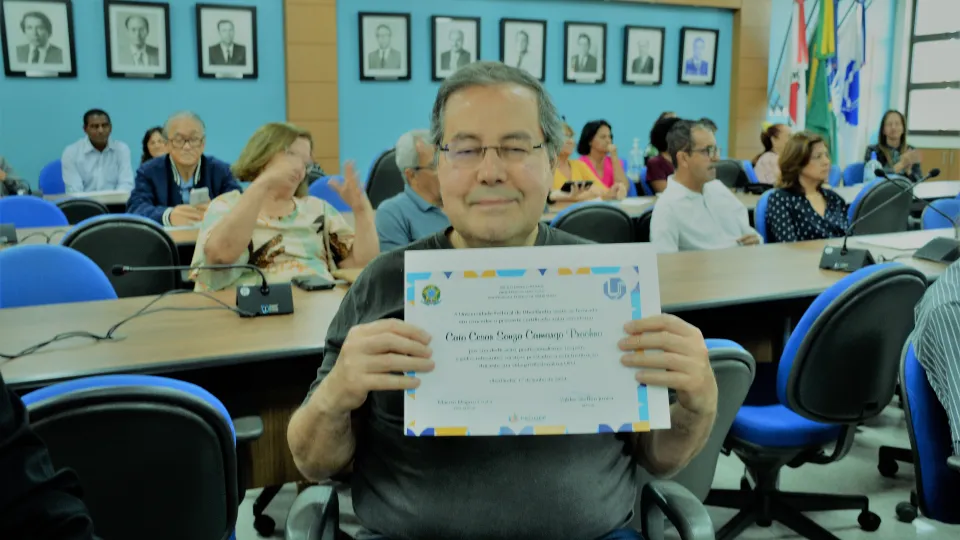 Homenagem aos servidores aposentados da UFU (Milton Santos)