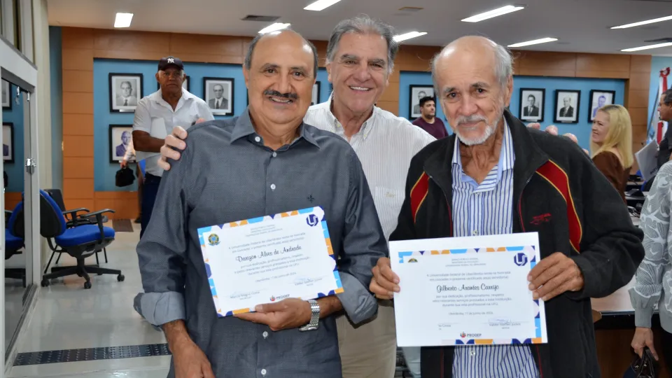 Homenagem aos servidores aposentados da UFU (Milton Santos)