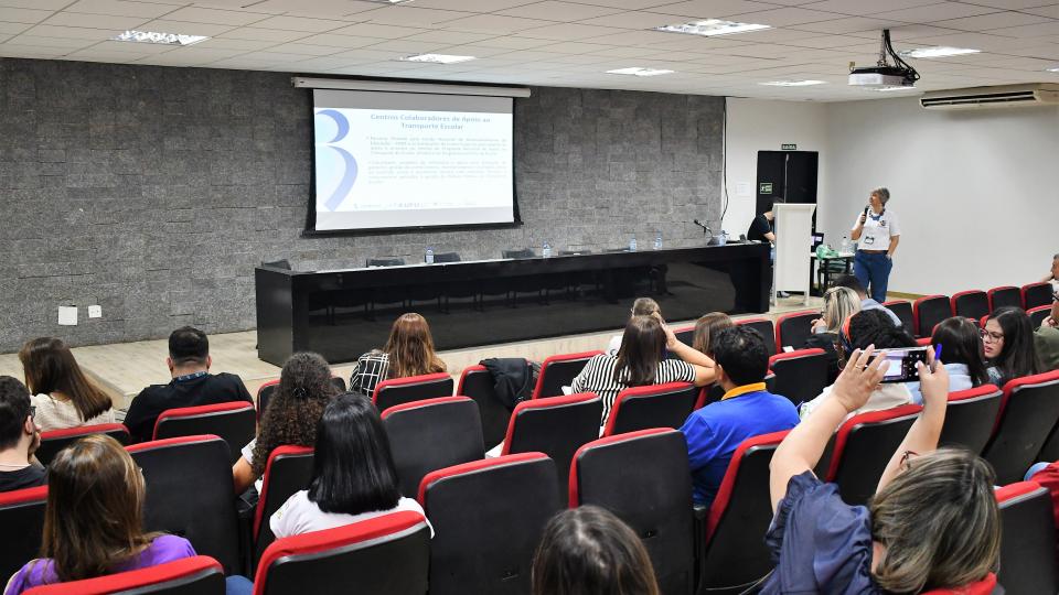 UFU sedia 1º Encontro de Formação para Gestores e Conselheiros CACs Fundeb do Transporte Escolar em Uberlândia (Fotos: Milton Santos) 
