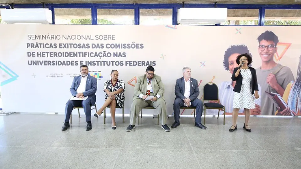 UFU destaca-se em seminário nacional sobre heteroidentificação
