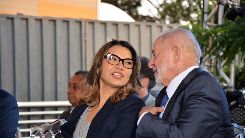 A cerimonia de ampliação do Hospital de Clínicas da Universidade Federal de Uberlândia (HC/UFU), que ocorreu nesta quinta-feira (5/9), contou com a presença do Presidente Luis inácio Lula da Silva, e também dos Ministros da educação, Camilo Santana e da Saúde Nísia Trindade. Dentre as melhorias proporcionadas pela chegada do novo bloco, estão 249 leitos e vinte salas de cirurgias. Além do benefício à comunidade externa, a inauguração visa atender também atividades de ensino, pesquisa e extensão.