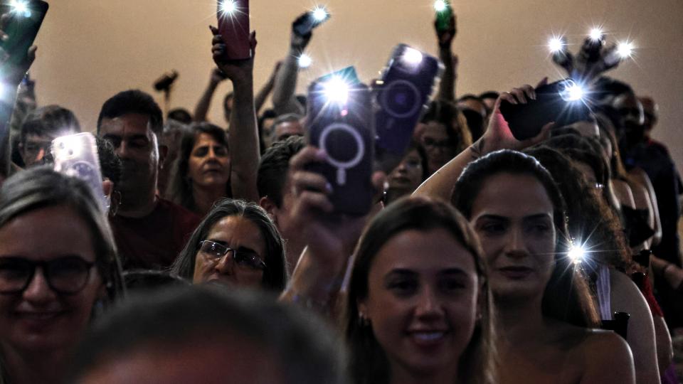 Confira as imagens da cerimônia de Colação de Grau dos formandos 2024-1 do Campus Patos de Minas da UFU, realizada na noite de terça-feira, 18/02/2025. Saiba mais em: https://comunica.ufu.br/node/30986.