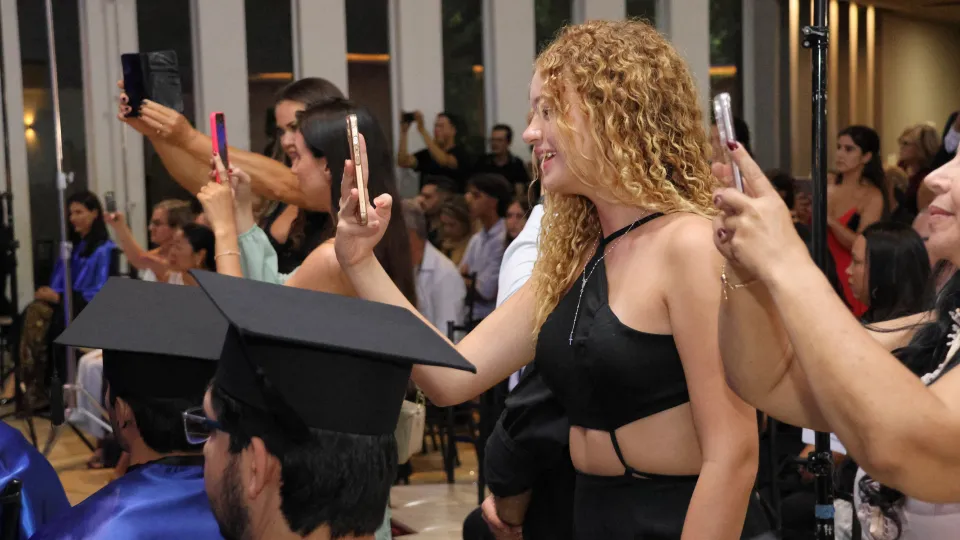 Confira as imagens da cerimônia de Colação de Grau dos formandos 2024-1 do Campus Patos de Minas da UFU, realizada na noite de terça-feira, 18/02/2025. Saiba mais em: https://comunica.ufu.br/node/30986.