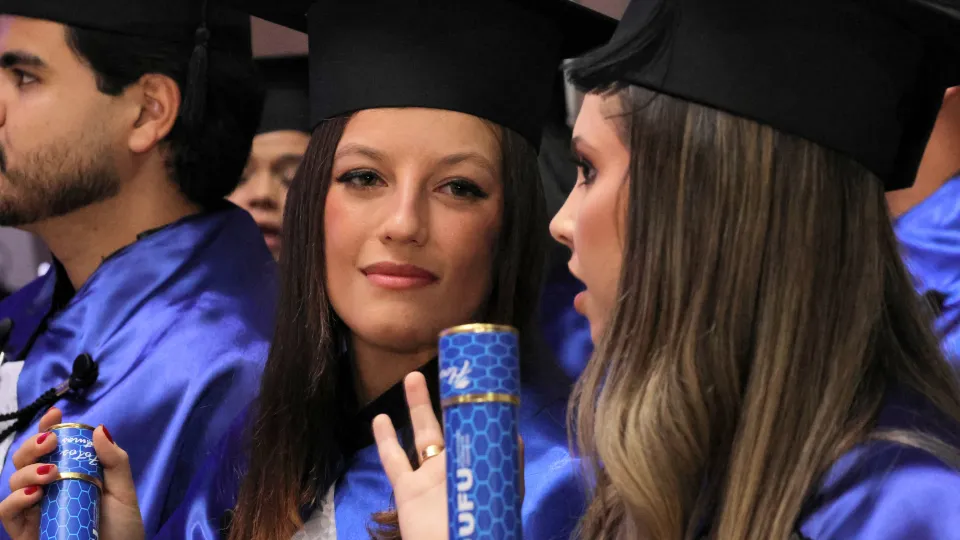 Confira as imagens da cerimônia de Colação de Grau dos formandos 2024-1 do Campus Patos de Minas da UFU, realizada na noite de terça-feira, 18/02/2025. Saiba mais em: https://comunica.ufu.br/node/30986.