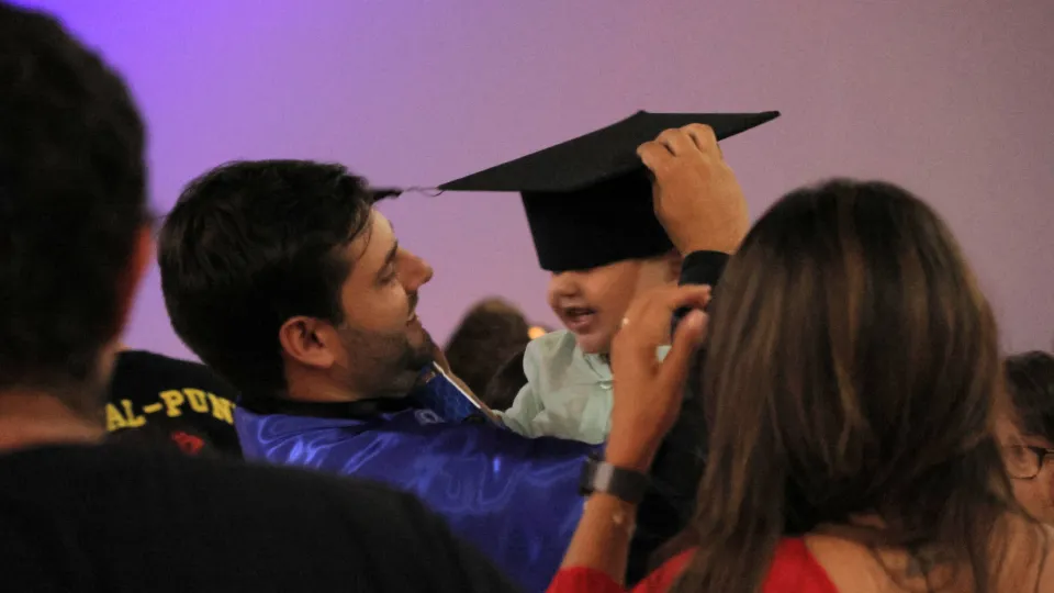 Confira as imagens da cerimônia de Colação de Grau dos formandos 2024-1 do Campus Patos de Minas da UFU, realizada na noite de terça-feira, 18/02/2025. Saiba mais em: https://comunica.ufu.br/node/30986.