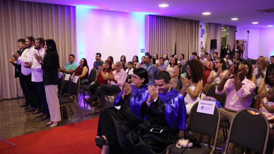 Graduandos do Campus Patos de Minas colam grau (foto: Marco Cavalcanti)