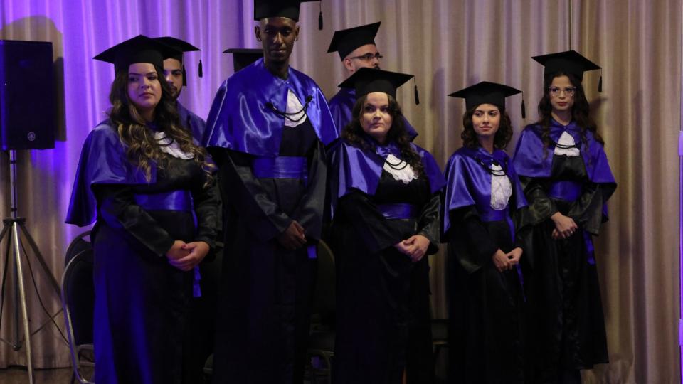 Graduandos do Campus Patos de Minas colam grau (foto: Marco Cavalcanti)