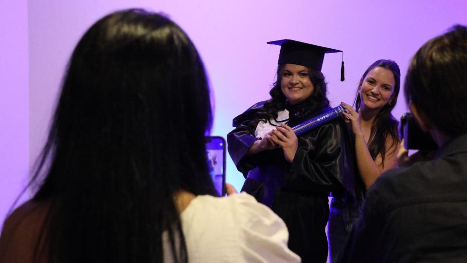 Graduandos do Campus Patos de Minas colam grau (foto: Marco Cavalcanti)