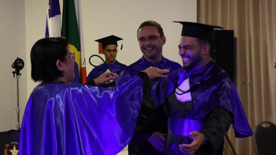 Graduandos do Campus Patos de Minas colam grau (foto: Marco Cavalcanti)