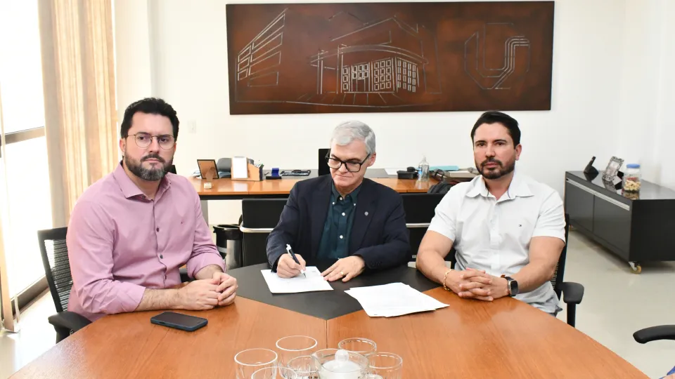 UFU assina contrato para retomada das obras de construção do Campus de Patos de Minas (Fotos Milton Santos)