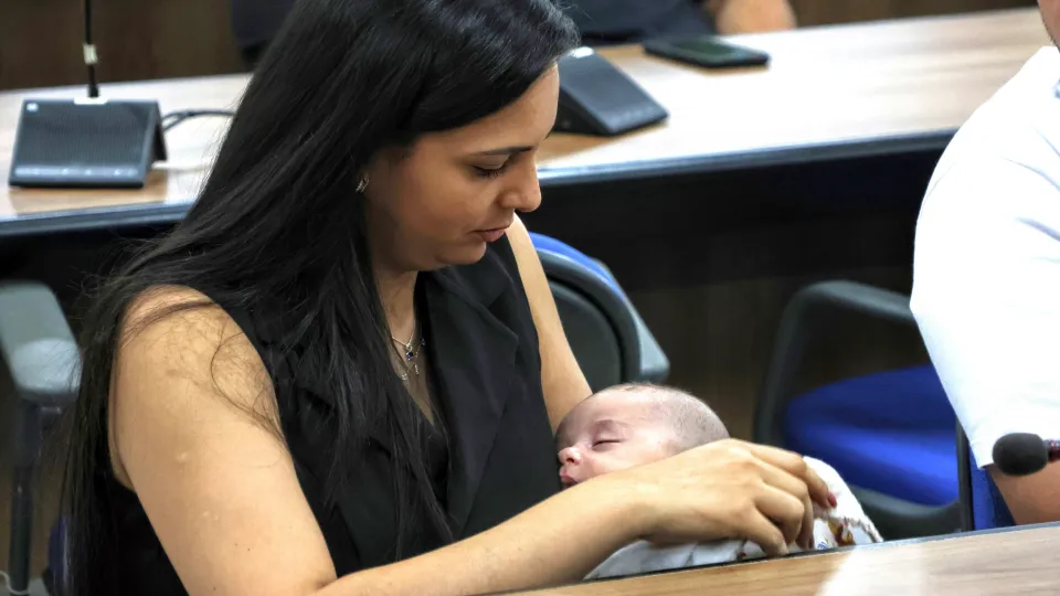 Novos servidores tomam na UFU (fotos: Marco Cavalcanti)