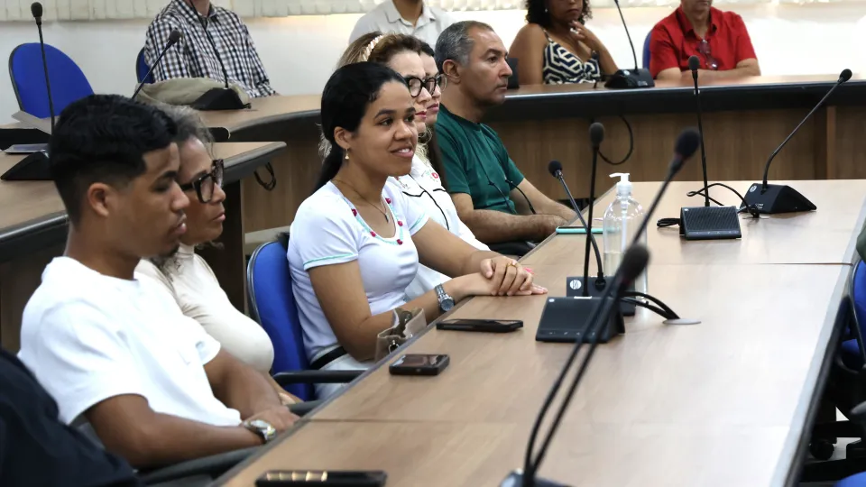 Novos servidores tomam na UFU (fotos: Marco Cavalcanti)