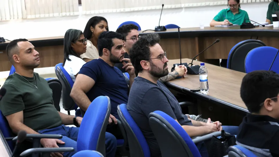 Novos servidores tomam na UFU (fotos: Marco Cavalcanti)