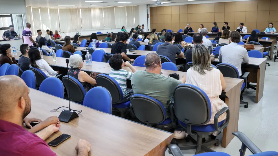 Novos servidores tomam na UFU (fotos: Marco Cavalcanti)
