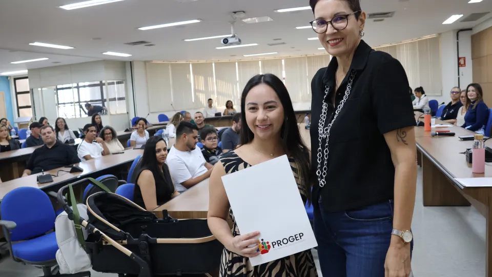 Novos servidores tomam na UFU (fotos: Marco Cavalcanti)