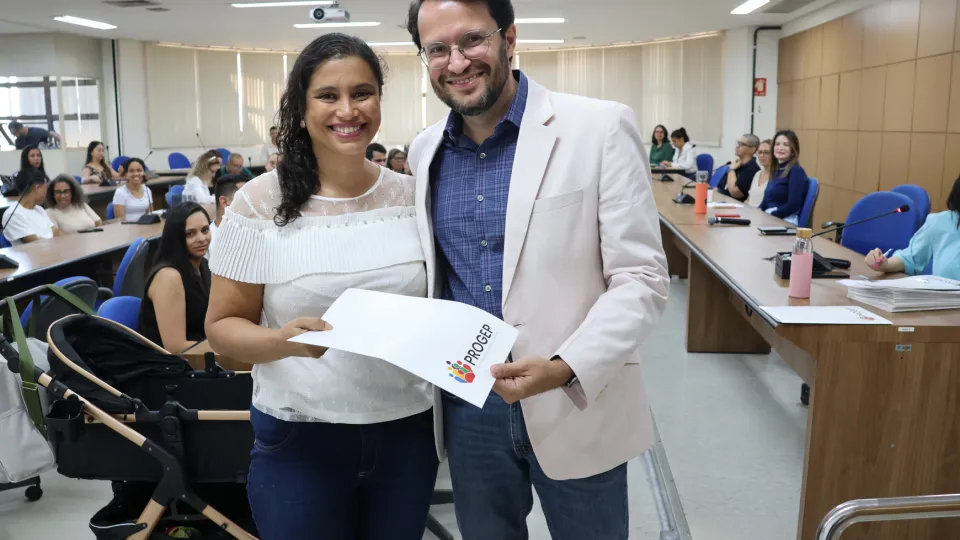 Novos servidores tomam na UFU (fotos: Marco Cavalcanti)