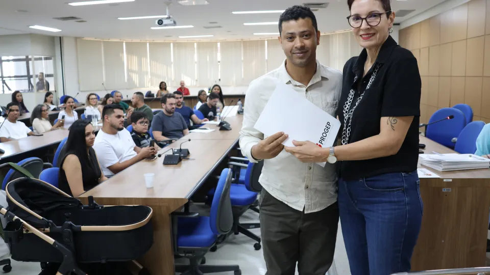 Novos servidores tomam na UFU (fotos: Marco Cavalcanti)