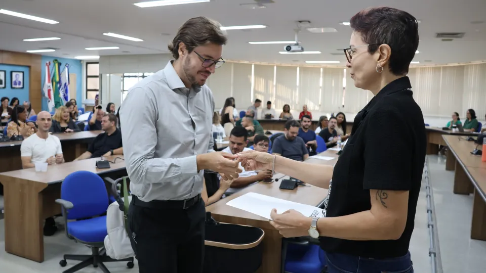 Novos servidores tomam na UFU (fotos: Marco Cavalcanti)