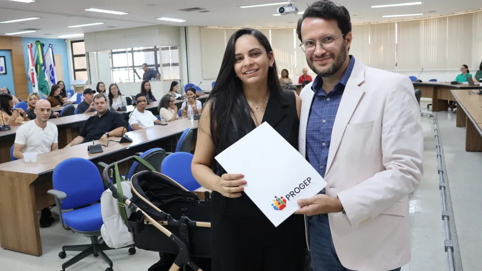 Novos servidores tomam na UFU (fotos: Marco Cavalcanti)