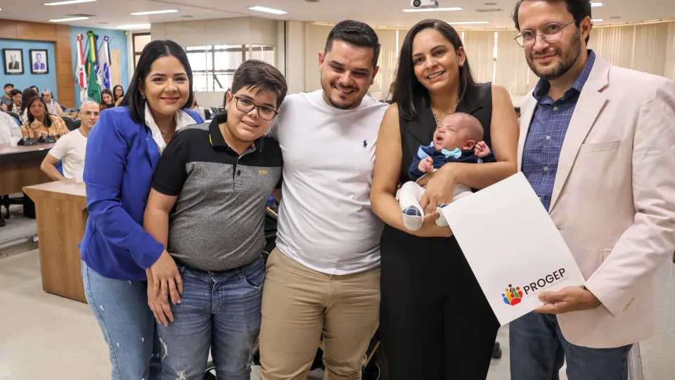 Novos servidores tomam na UFU (fotos: Marco Cavalcanti)