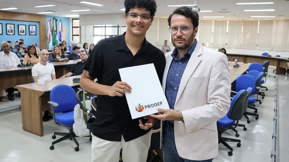 Novos servidores tomam na UFU (fotos: Marco Cavalcanti)