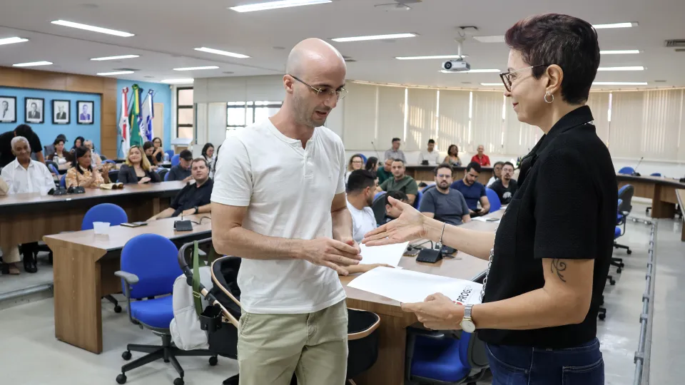Novos servidores tomam na UFU (fotos: Marco Cavalcanti)