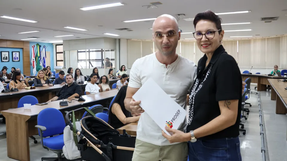 Novos servidores tomam na UFU (fotos: Marco Cavalcanti)