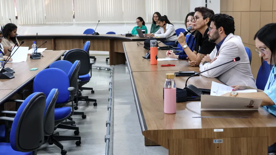 Novos servidores tomam na UFU (fotos: Marco Cavalcanti)