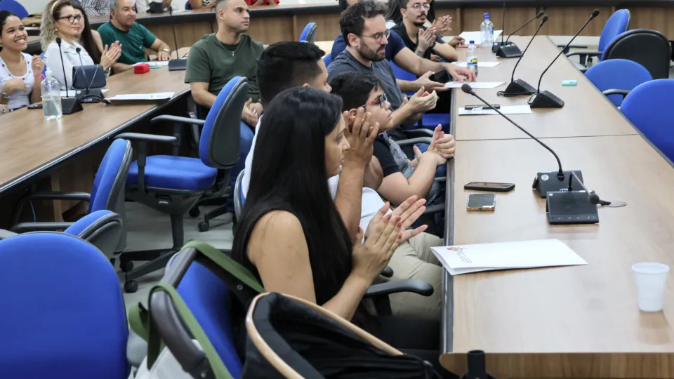 Novos servidores tomam na UFU (fotos: Marco Cavalcanti)