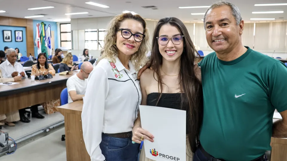 Novos servidores tomam na UFU (fotos: Marco Cavalcanti)