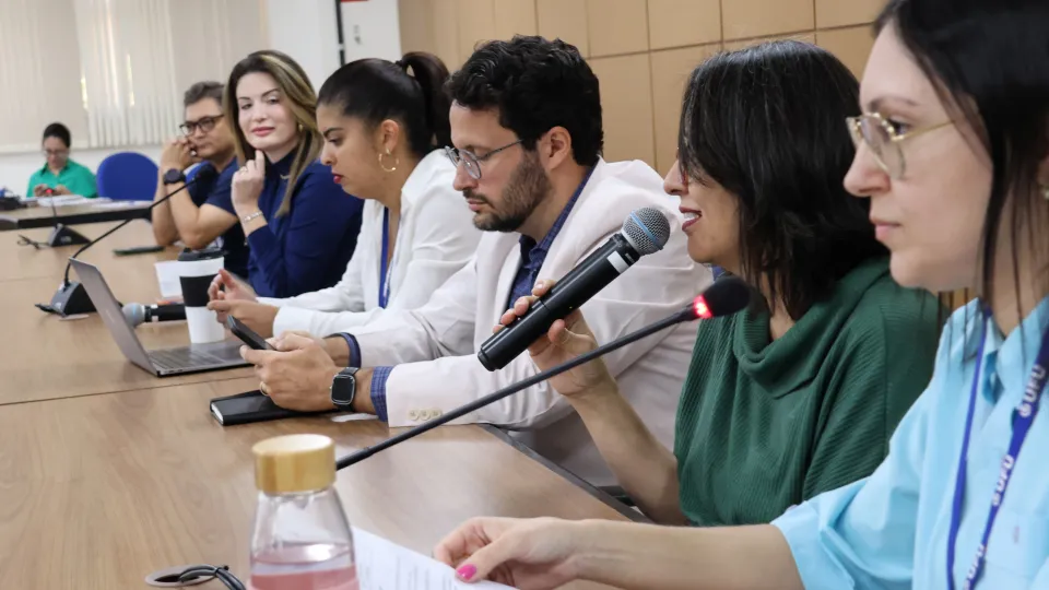 Novos servidores tomam na UFU (fotos: Marco Cavalcanti)