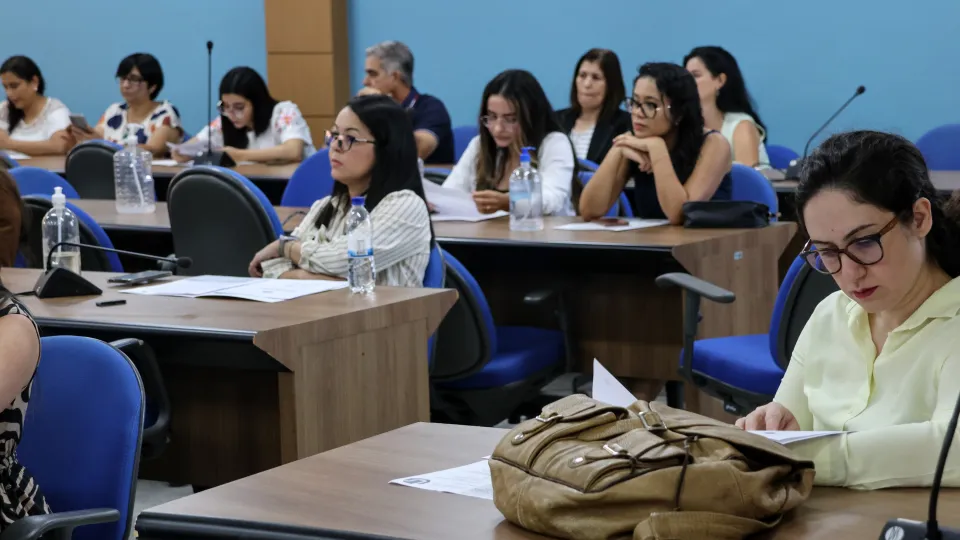 Novos servidores tomam na UFU (fotos: Marco Cavalcanti)